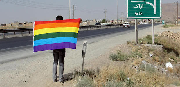LGBTQ Aktivist mit Pride-Flag