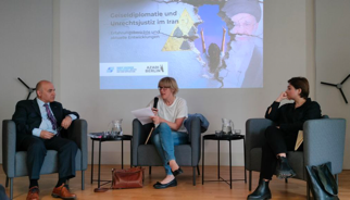 Lesung mit Kamran Ghaderi und Ghazal Abdollahi moderiert von Ulrike Becker
